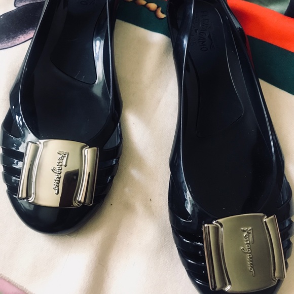 jelly shoes ferragamo asli